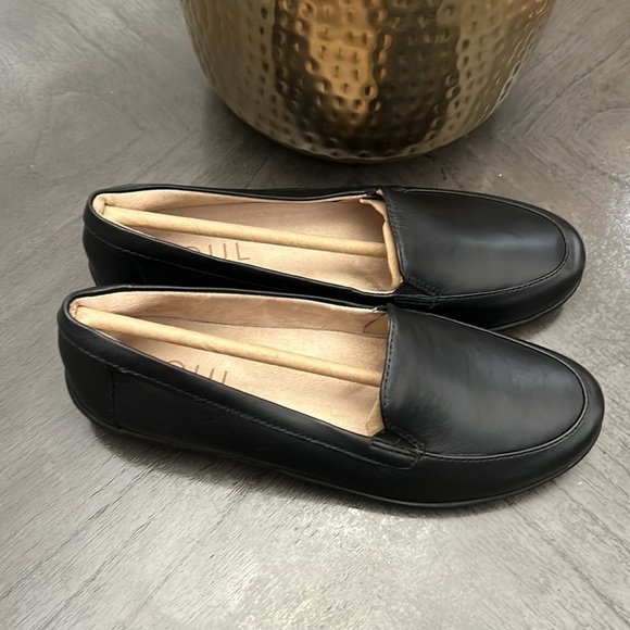 Naturalizer Kacy Leather Slip-On Loafer - Picture 5 of 9